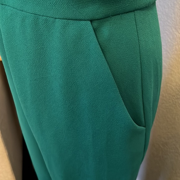 BCBG Emerald Green Halter Keyhole Neckline Sexy Jumpsuit - Picture 5 of 9